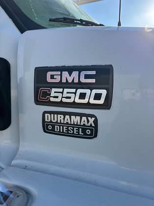 2007 GMC C5500 - Photo 8