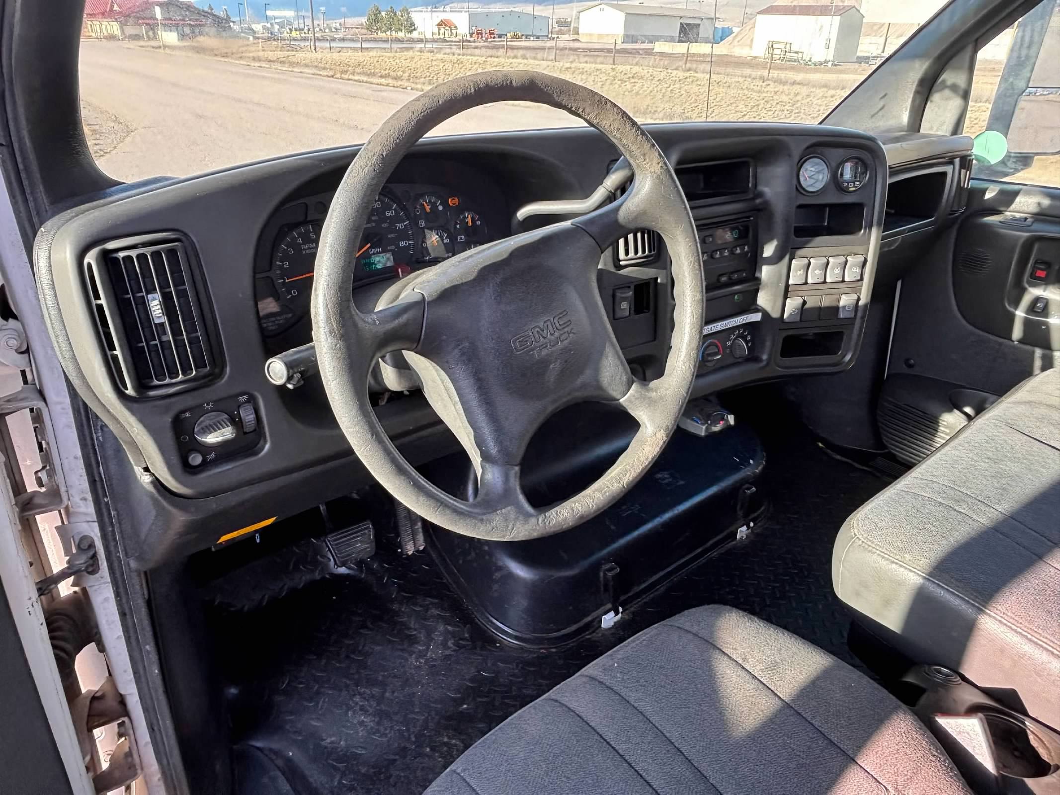 2007 GMC C5500 - Photo 24