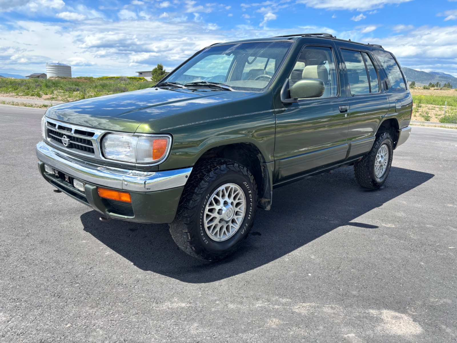 1997 Nissan Pathfinder LE 4X4 AT's photo